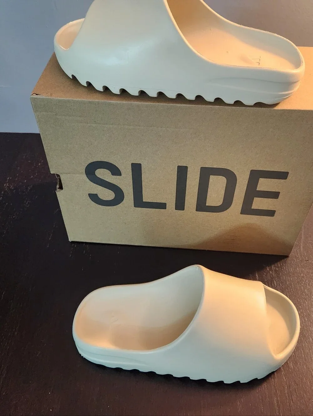 Mens Adidas Yeezy Slide In Bone. Excellent Condition. In The Original Box.